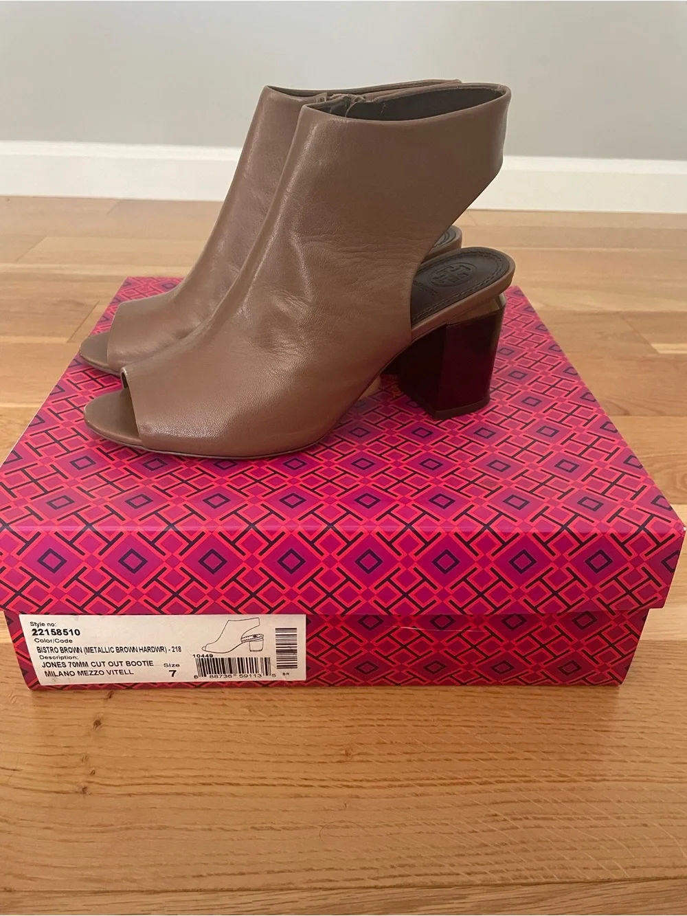 Tory Burch Leather Shoes, Size 7